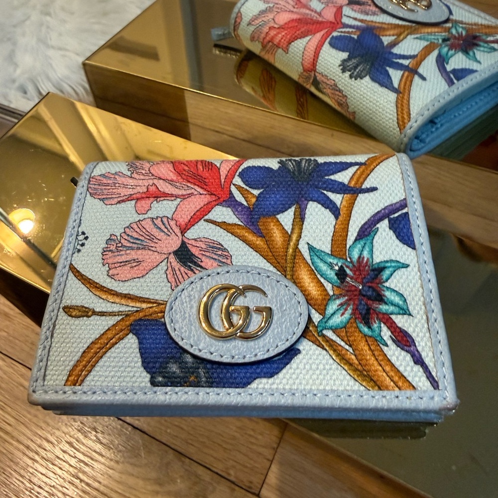 SOLD Gucci Multicolor Floral Wallet - Picture 2 of 12